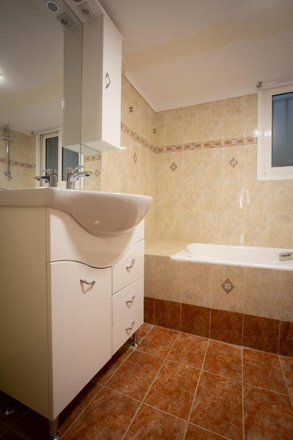 Efis Apartment Down Town Perfect Location 纳弗帕克托斯 外观 照片