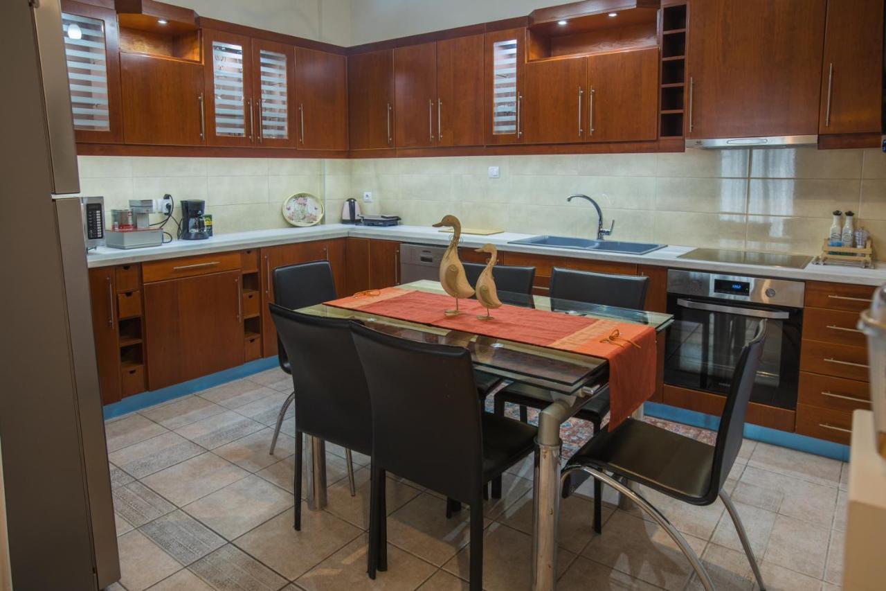 Efis Apartment Down Town Perfect Location 纳弗帕克托斯 外观 照片